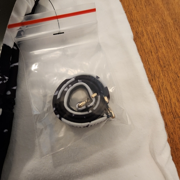 Carmen Marc Valvo Monochrome One-Shoulder Swimsuit Comes With Extra Strap. - Picture 4 of 8